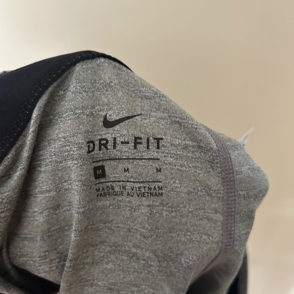 NIKE WOMEN’S SHORTS | Size Medium - Picture 3 of 3